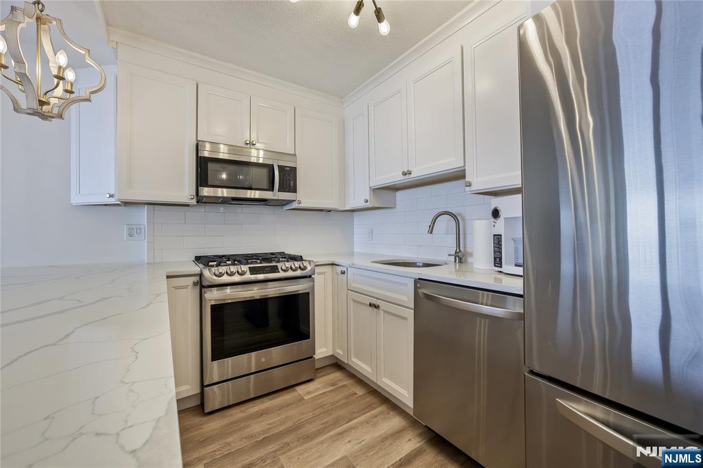 555 North Avenue 17l Property Photo 4
