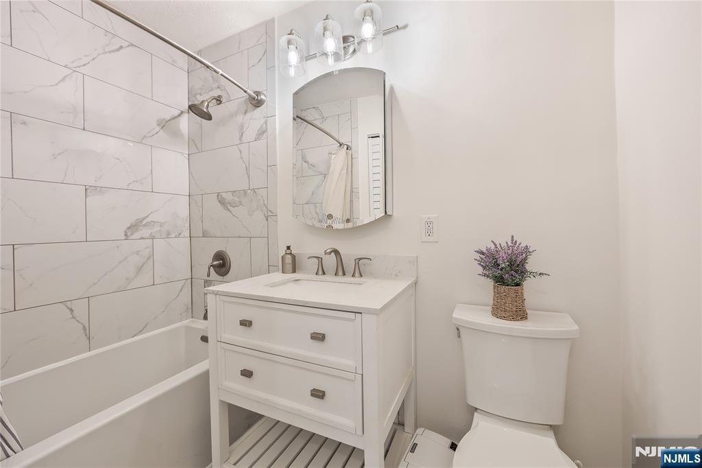 555 North Avenue 17l Property Photo 7