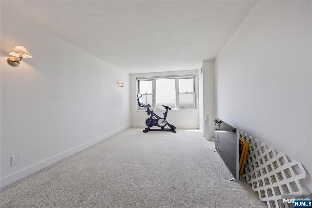 555 North Avenue 17l Property Photo 8