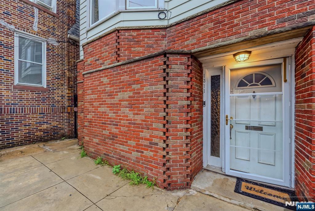 1311 28th Street Property Photo 2