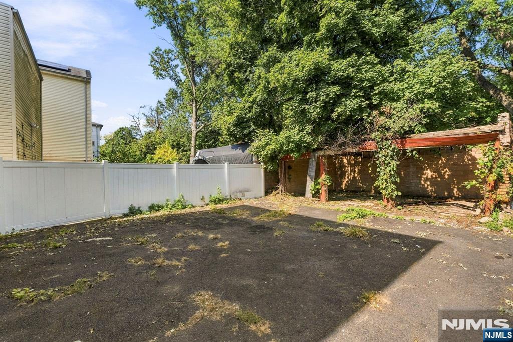 61 Rose Terrace Property Photo 3