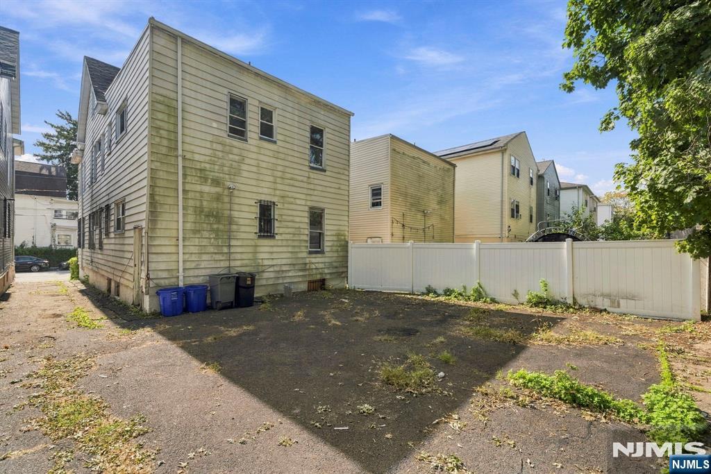61 Rose Terrace Property Photo 4