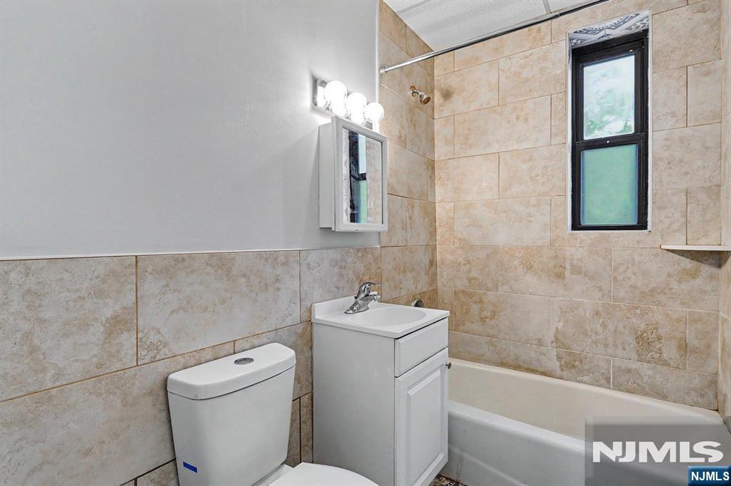 303 Hamilton Place A4 Property Photo 13
