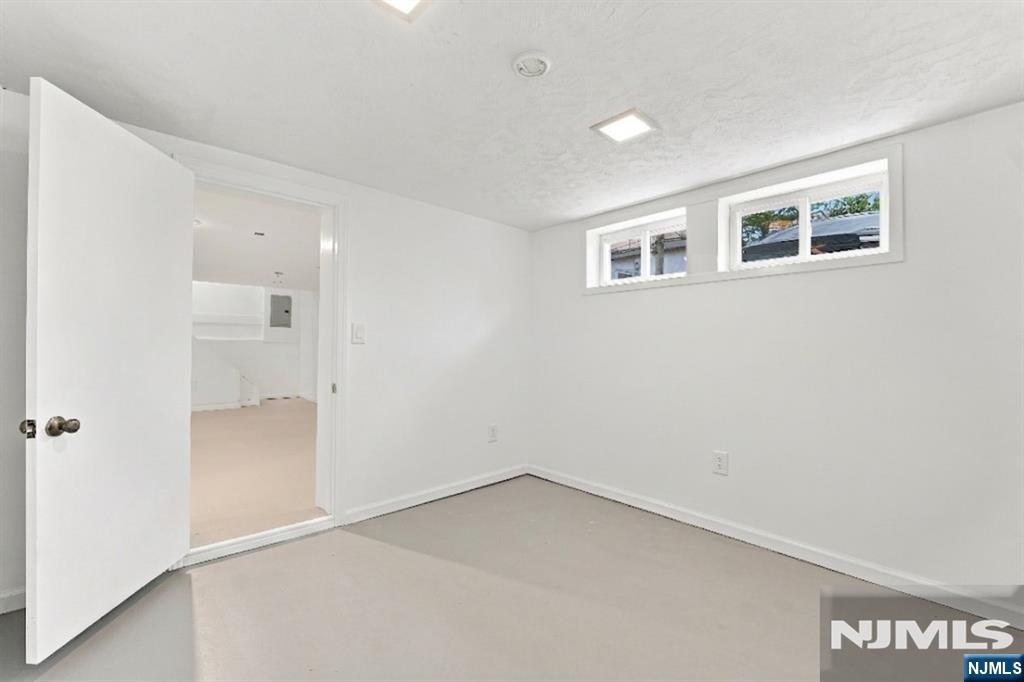 683-685 Mill Street Property Photo 25