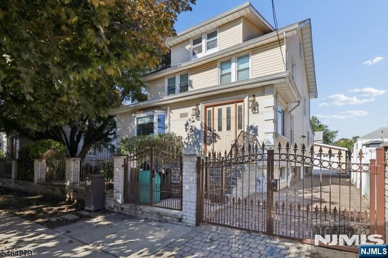 233 15th Street Property Photo 1