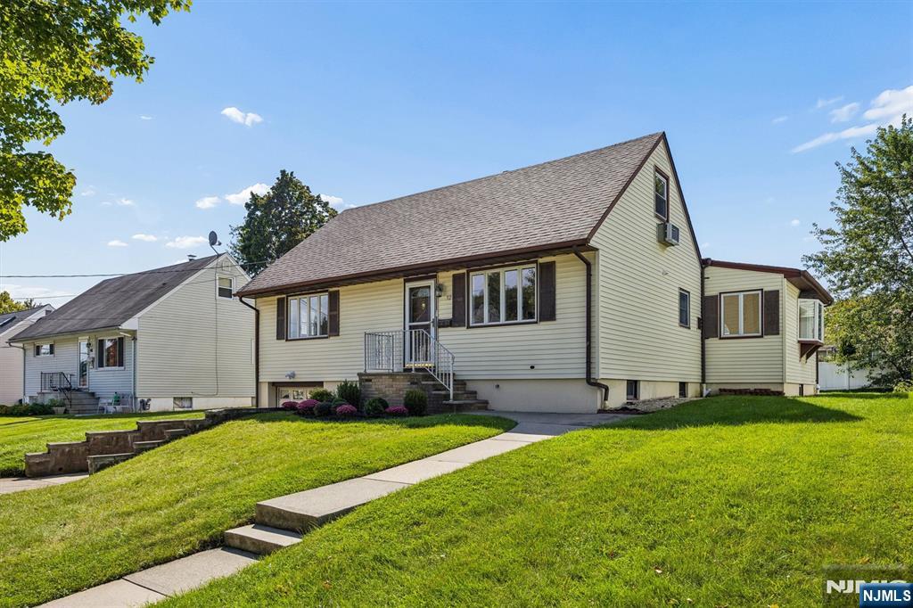 52 Huemmer Terrace Property Photo 1