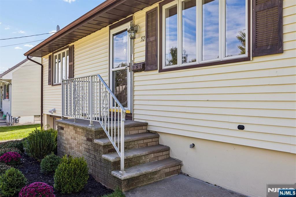 52 Huemmer Terrace Property Photo 3