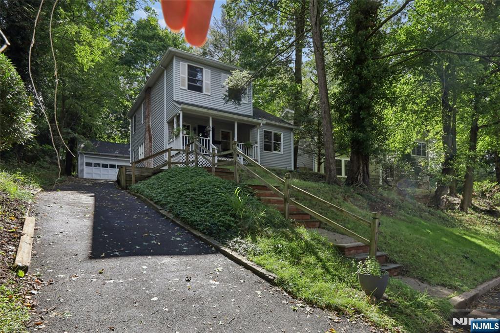 6 Valley Place Property Photo 3