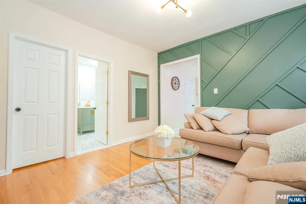 18 Van Rensselear Street Property Photo 4