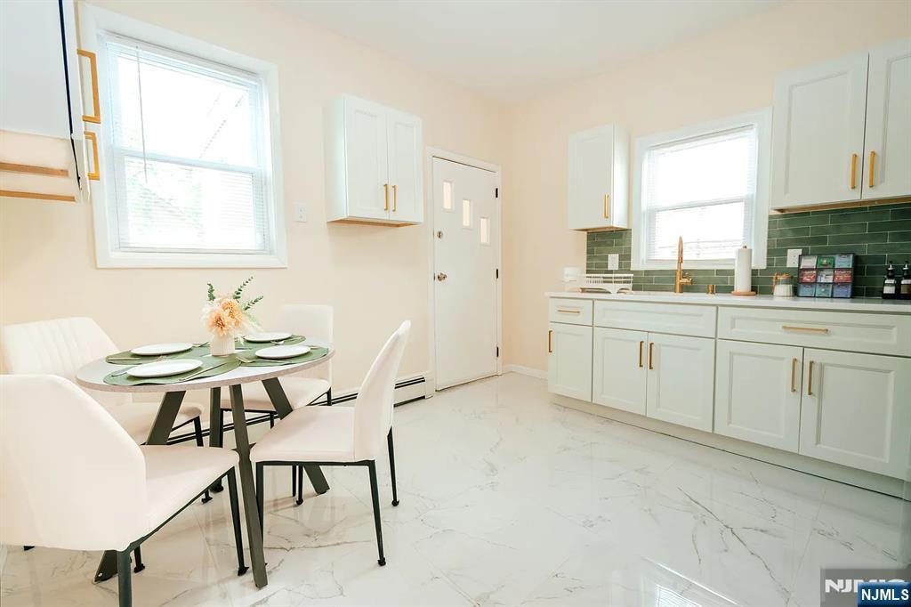 18 Van Rensselear Street Property Photo 9