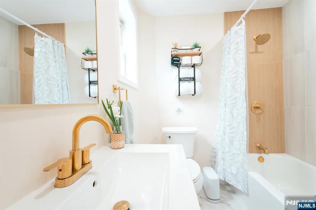 18 Van Rensselear Street Property Photo 21