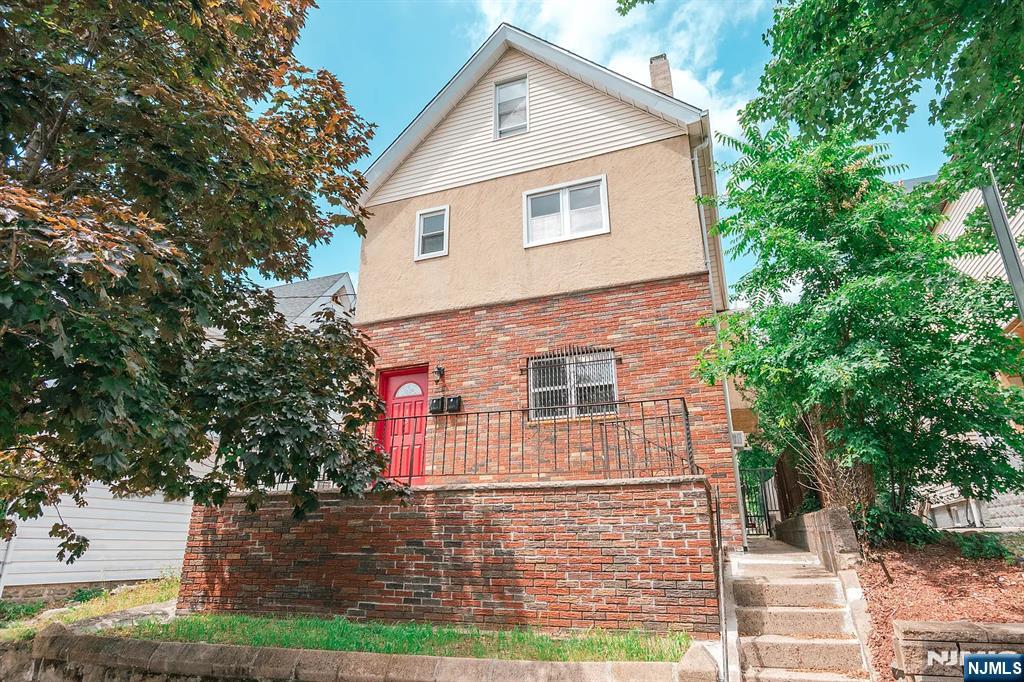 18 Van Rensselear Street Property Photo 37