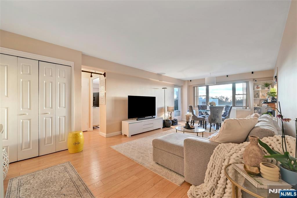 8800 Boulevard East 8d Property Photo 6