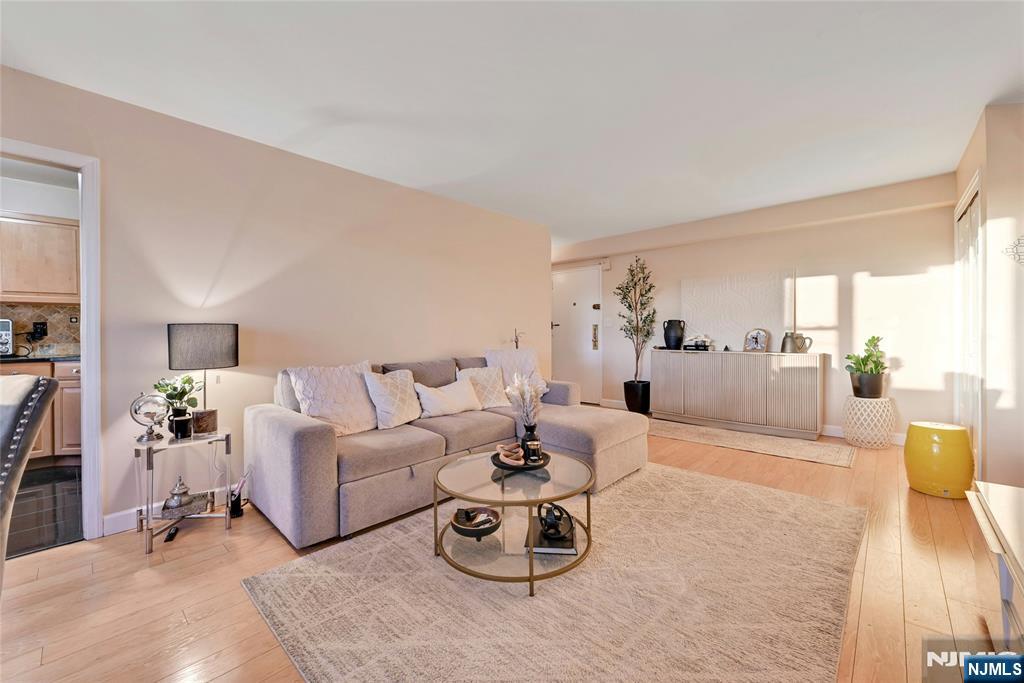 8800 Boulevard East 8d Property Photo 8