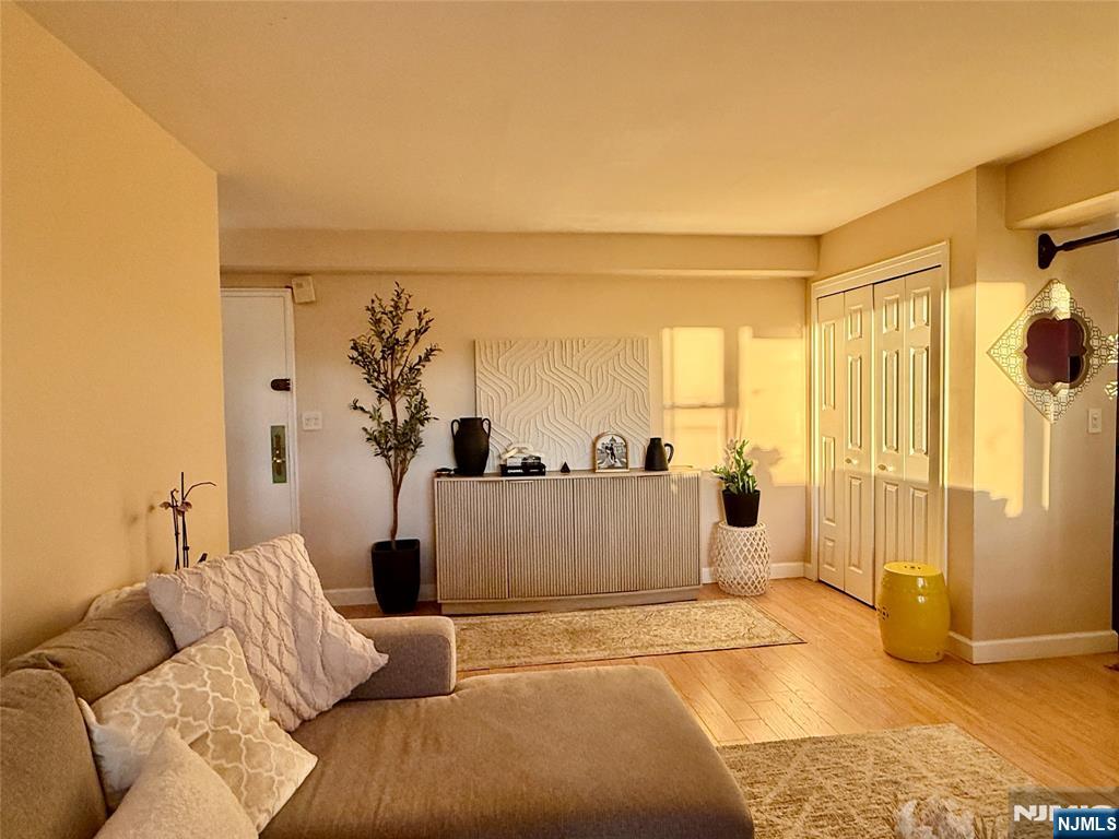 8800 Boulevard East 8d Property Photo 9