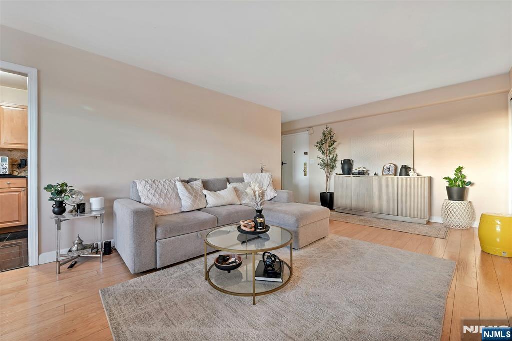 8800 Boulevard East 8d Property Photo 14
