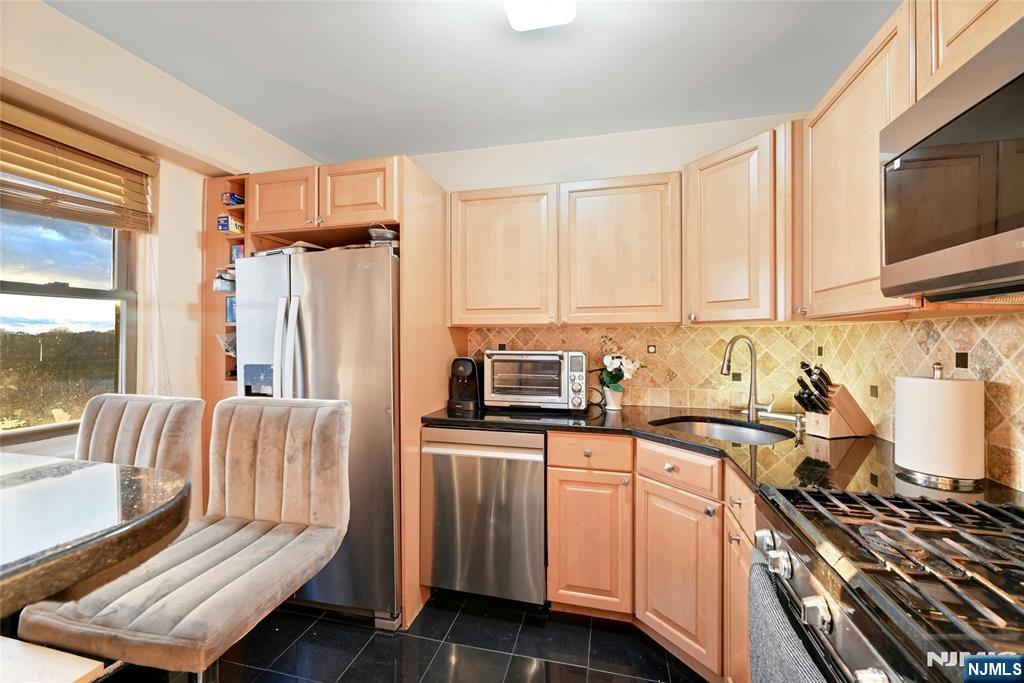 8800 Boulevard East 8d Property Photo 18