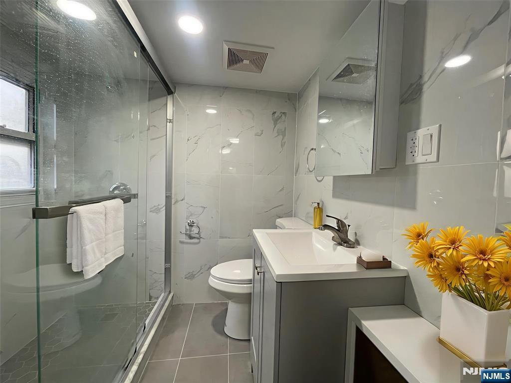 40 Searing Avenue 2 Property Photo 4
