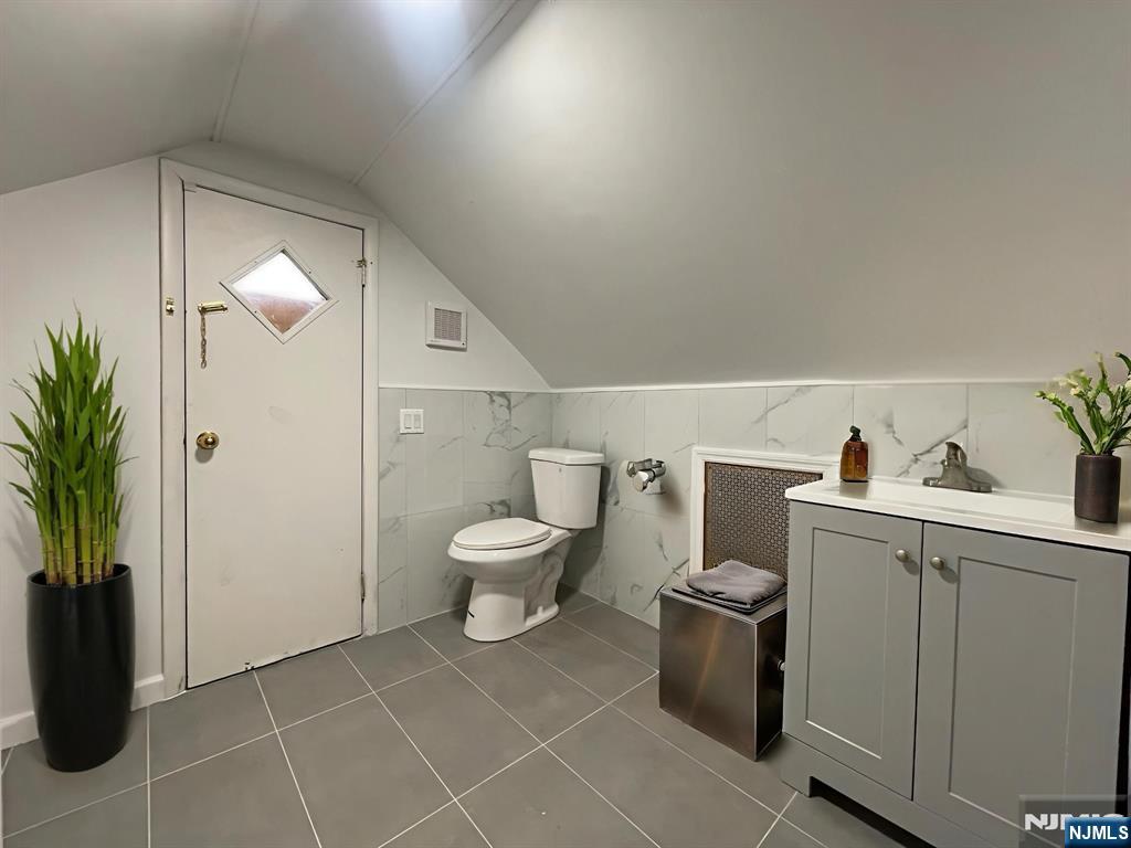 40 Searing Avenue 2 Property Photo 10