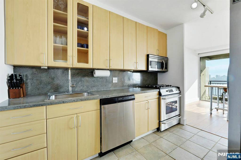 4 Horizon Road 1027 Property Photo 5