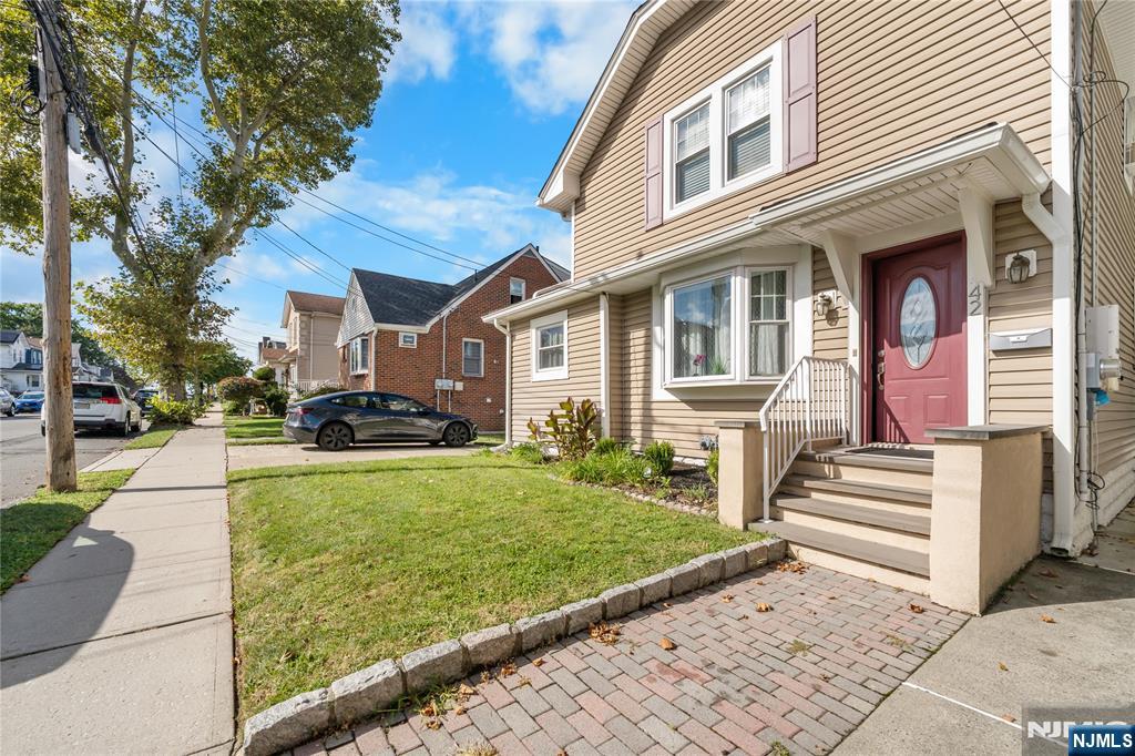 42 Arlington Boulevard Property Photo 3