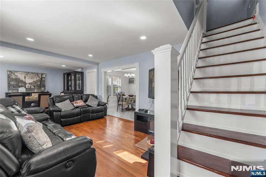 42 Arlington Boulevard Property Photo 4