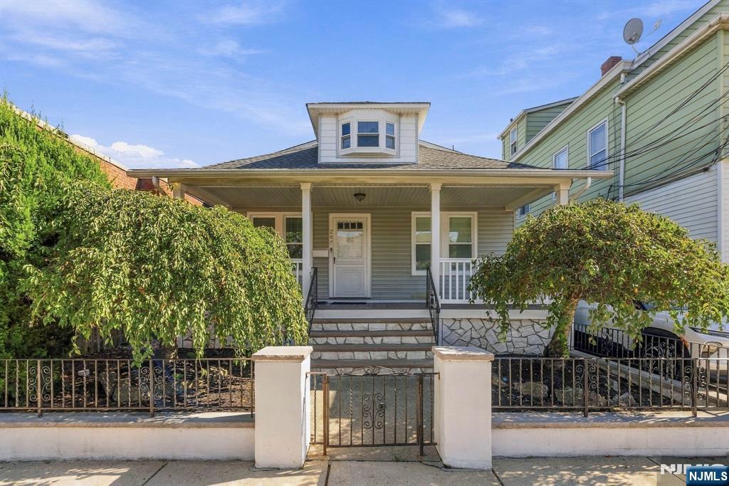 297 Lakeview Avenue Property Photo 1