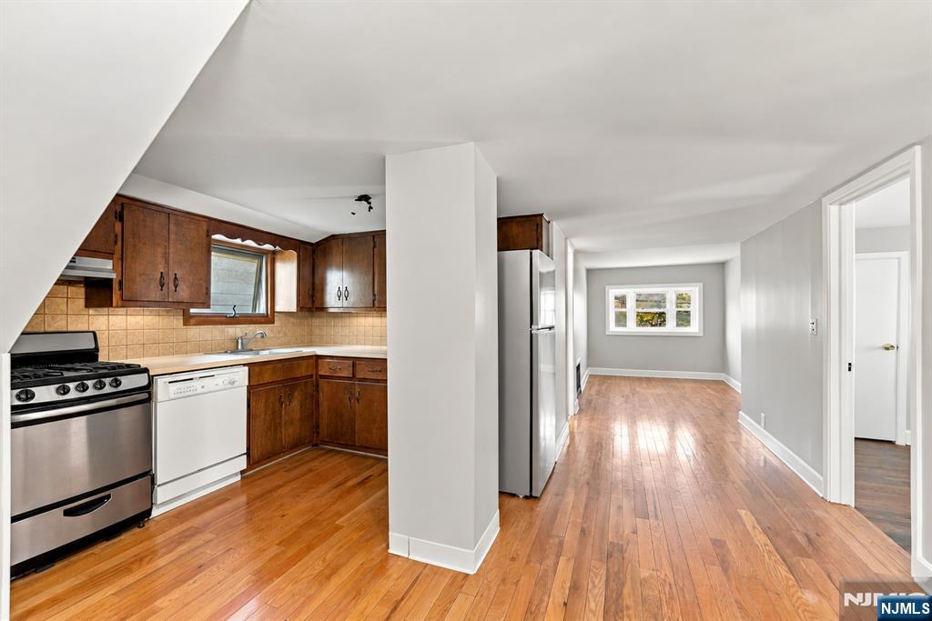 297 Lakeview Avenue Property Photo 2