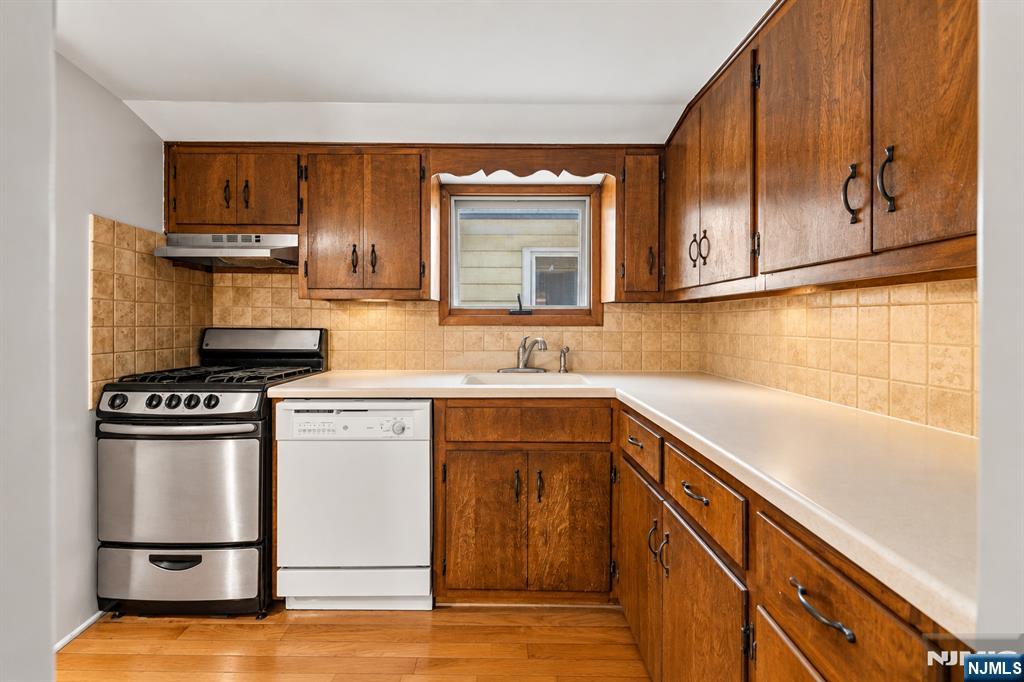 297 Lakeview Avenue Property Photo 3