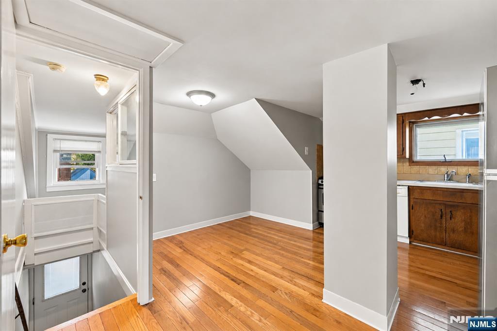 297 Lakeview Avenue Property Photo 4