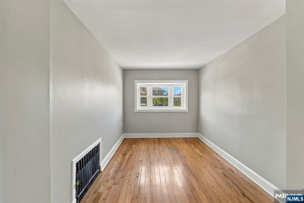 297 Lakeview Avenue Property Photo 7