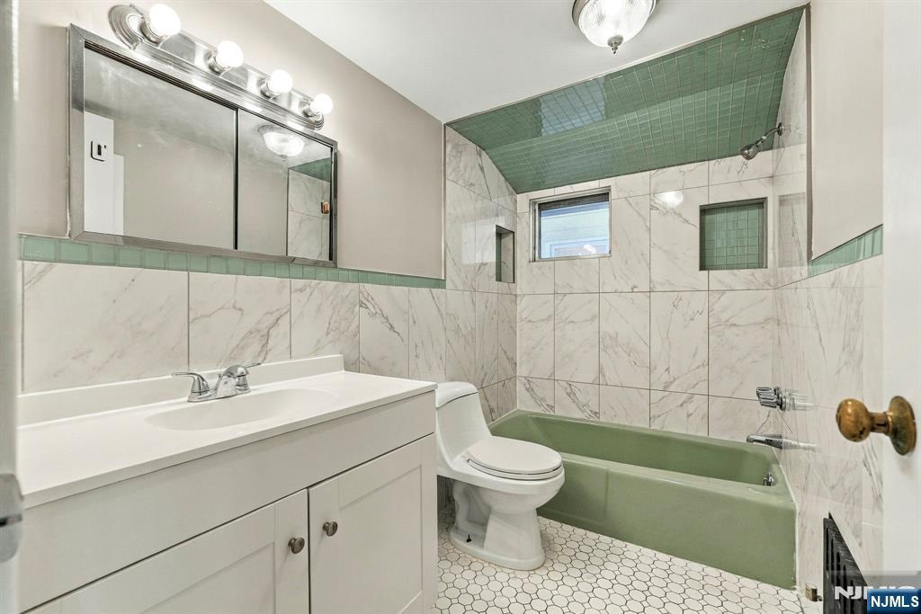 297 Lakeview Avenue Property Photo 8