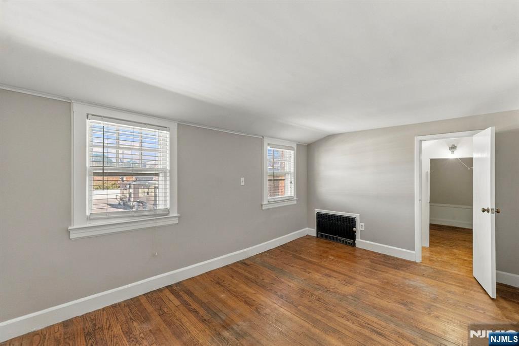 297 Lakeview Avenue Property Photo 9