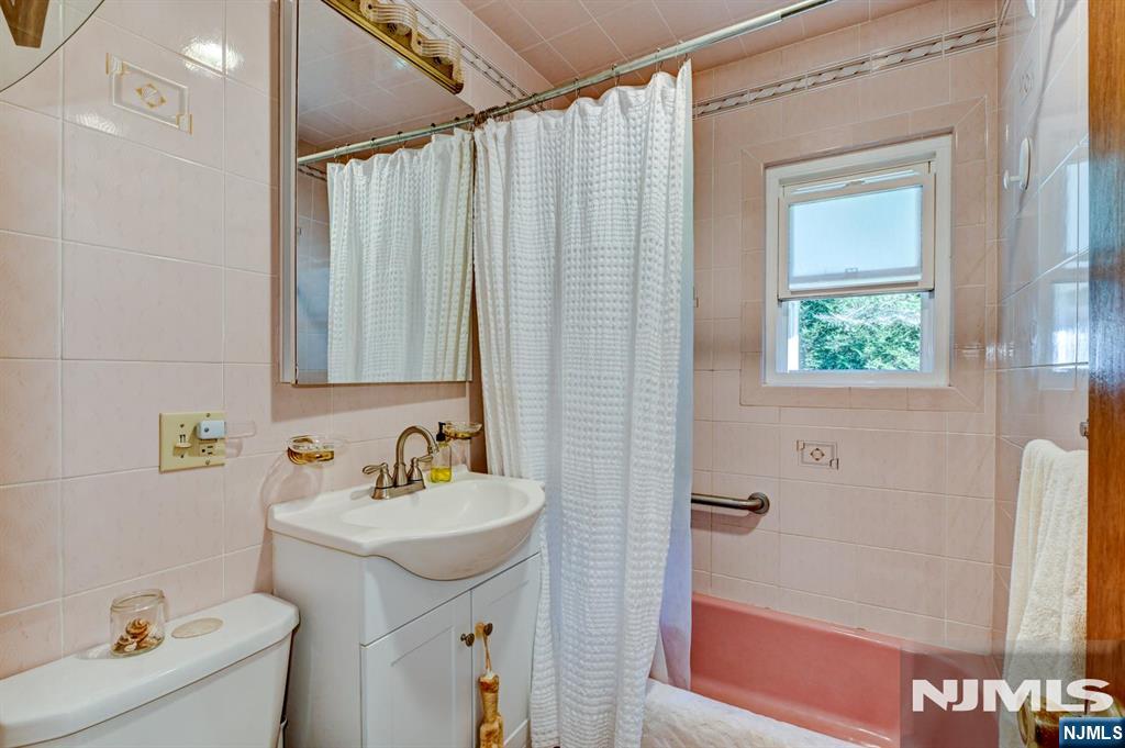 13 Graham Place Property Photo 9