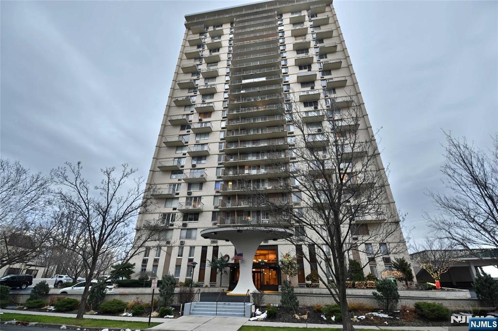 160 Overlook Avenue 3E2 Property Photo 1