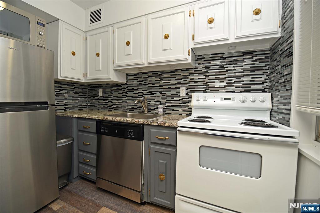 160 Overlook Avenue 3e2 Property Photo 8