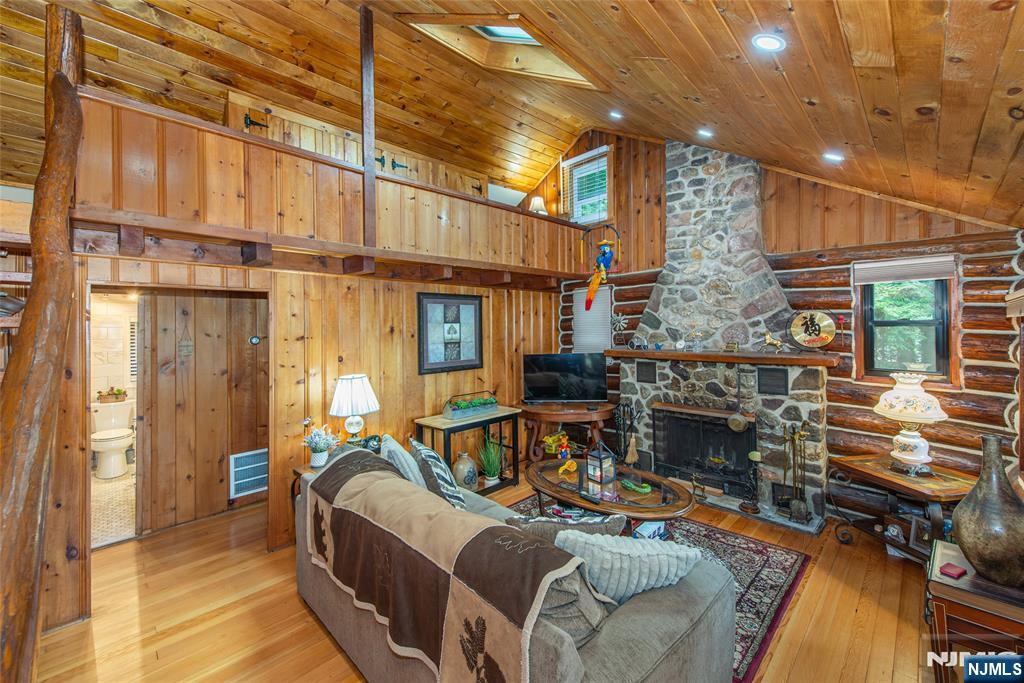 207 Bearfort Road Property Photo 8