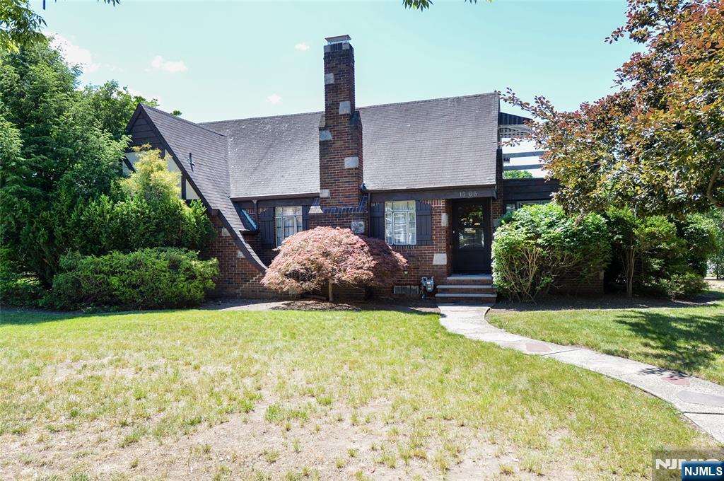 15-06 Morlot Avenue Property Photo 1