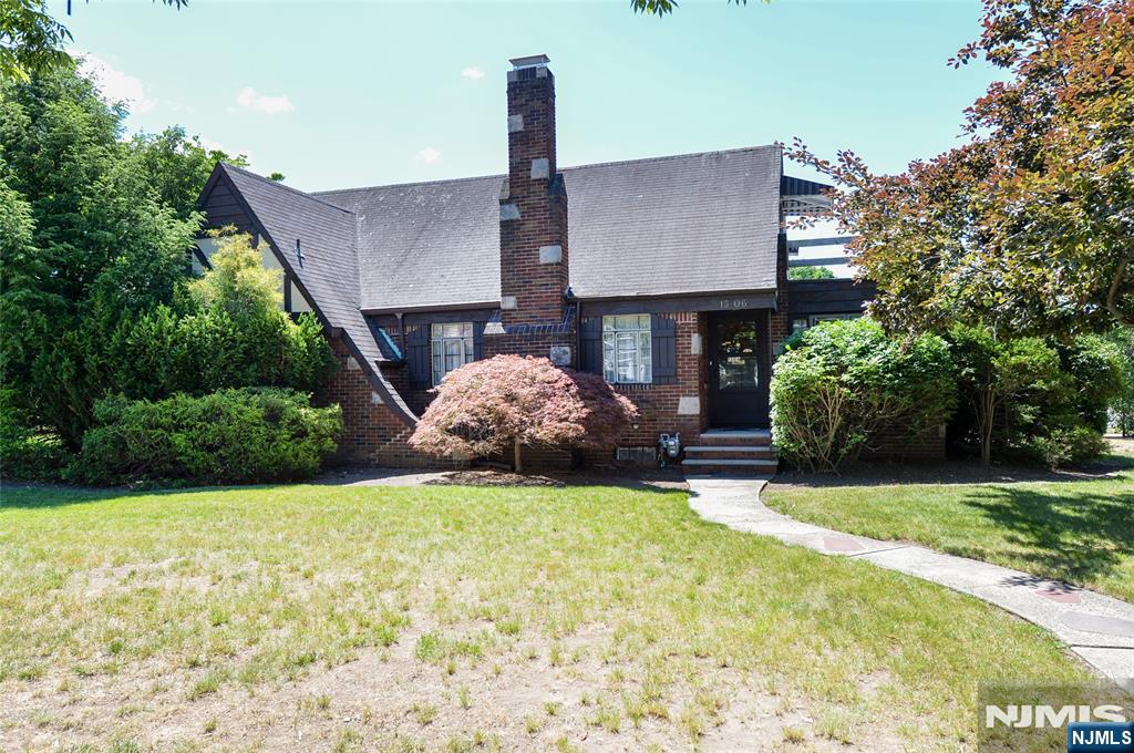 15-06 Morlot Avenue Property Photo 1