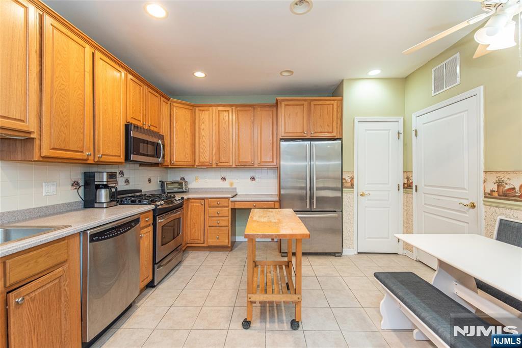 10323 Warrens Way Property Photo 9