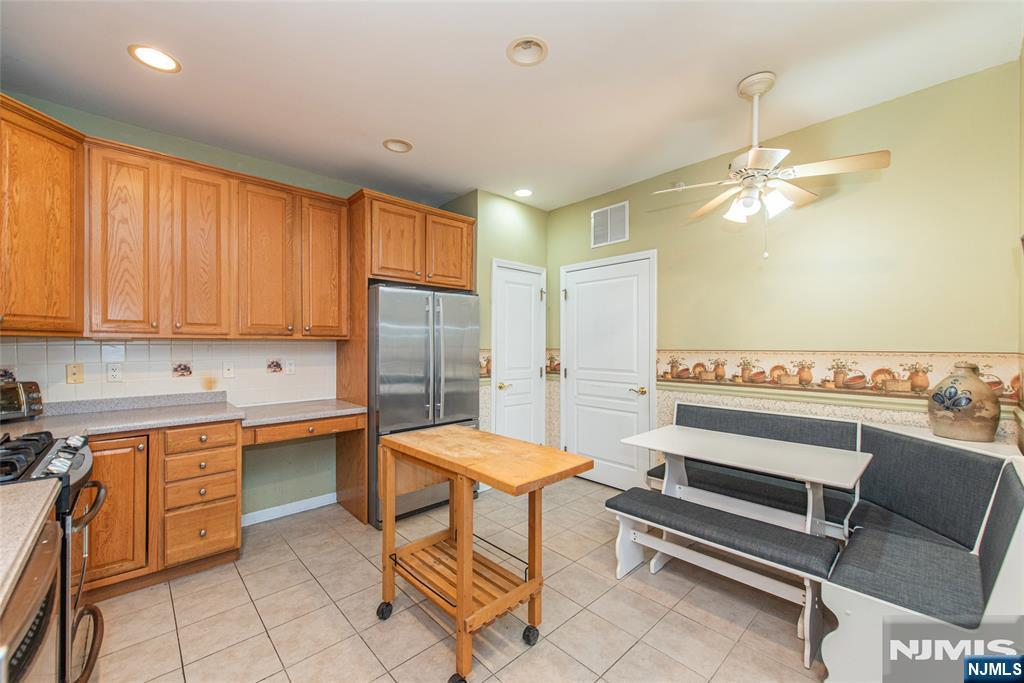 10323 Warrens Way Property Photo 10