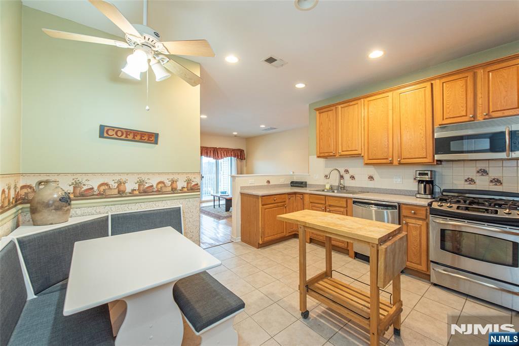 10323 Warrens Way Property Photo 11