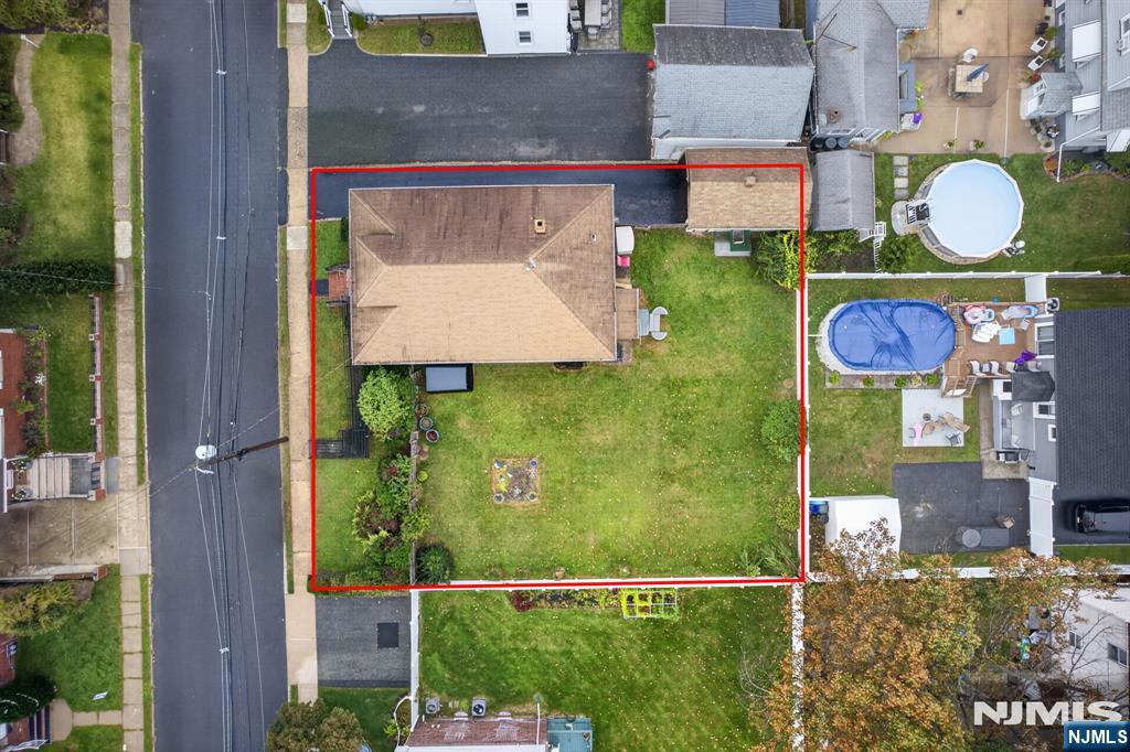 318 1st Street Property Photo 6
