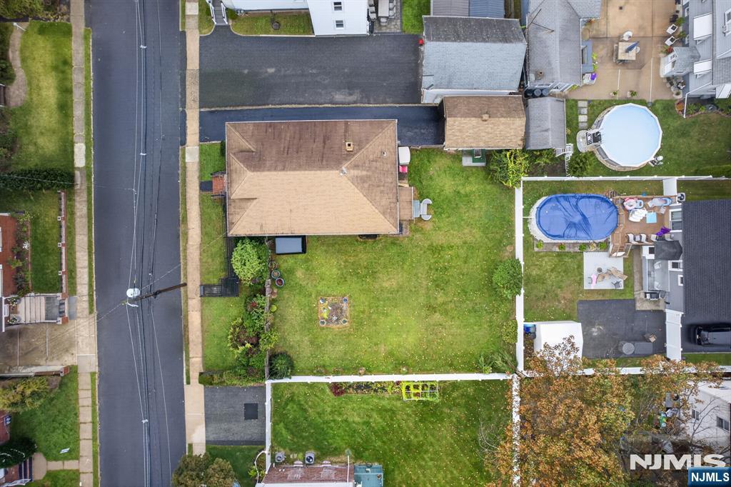 318 1st Street Property Photo 7