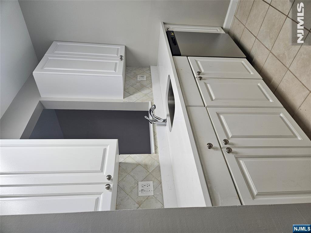 905 River Road 218 Property Photo 2