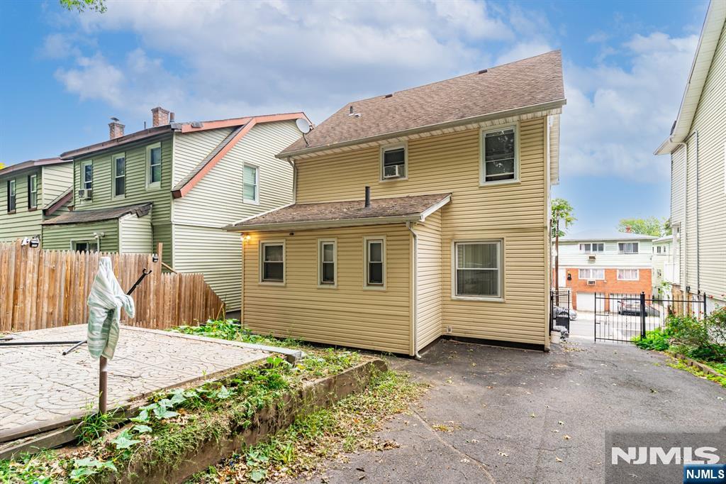 281 Smith Street Property Photo 22