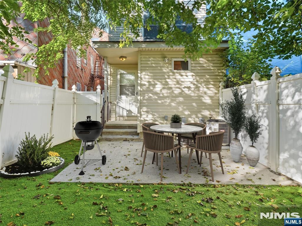 277 3rd Street 2 Property Photo 3