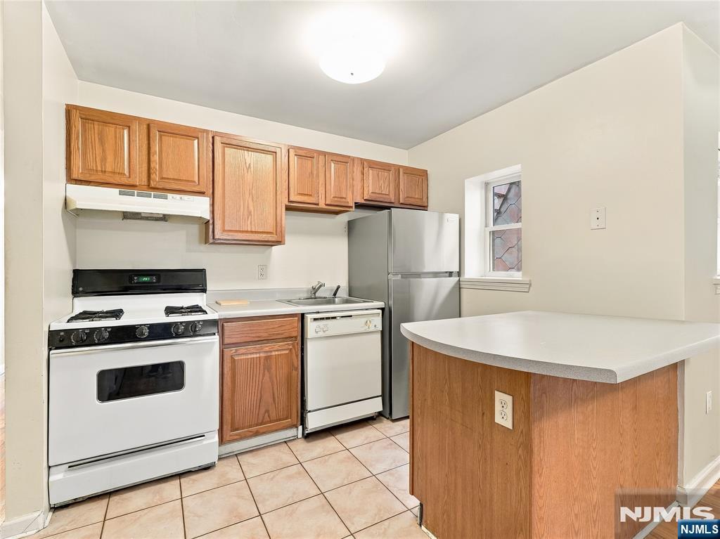 277 3rd Street 2 Property Photo 10