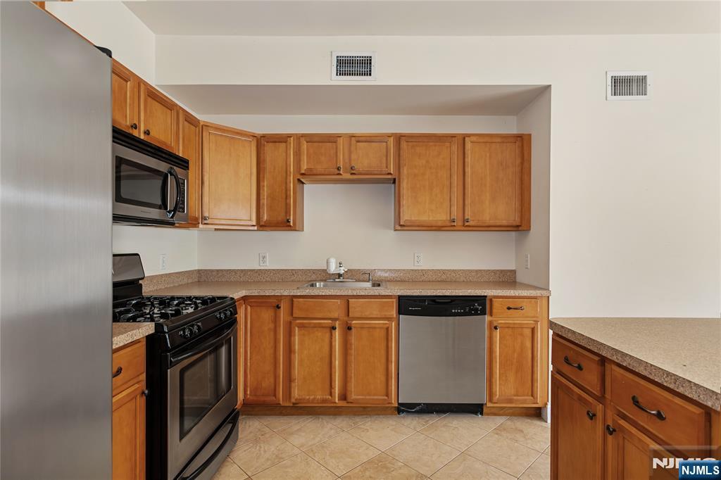 1677 Springfield Avenue 2 Property Photo 4