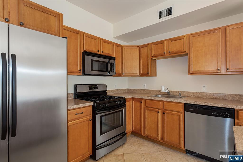 1677 Springfield Avenue 2 Property Photo 5